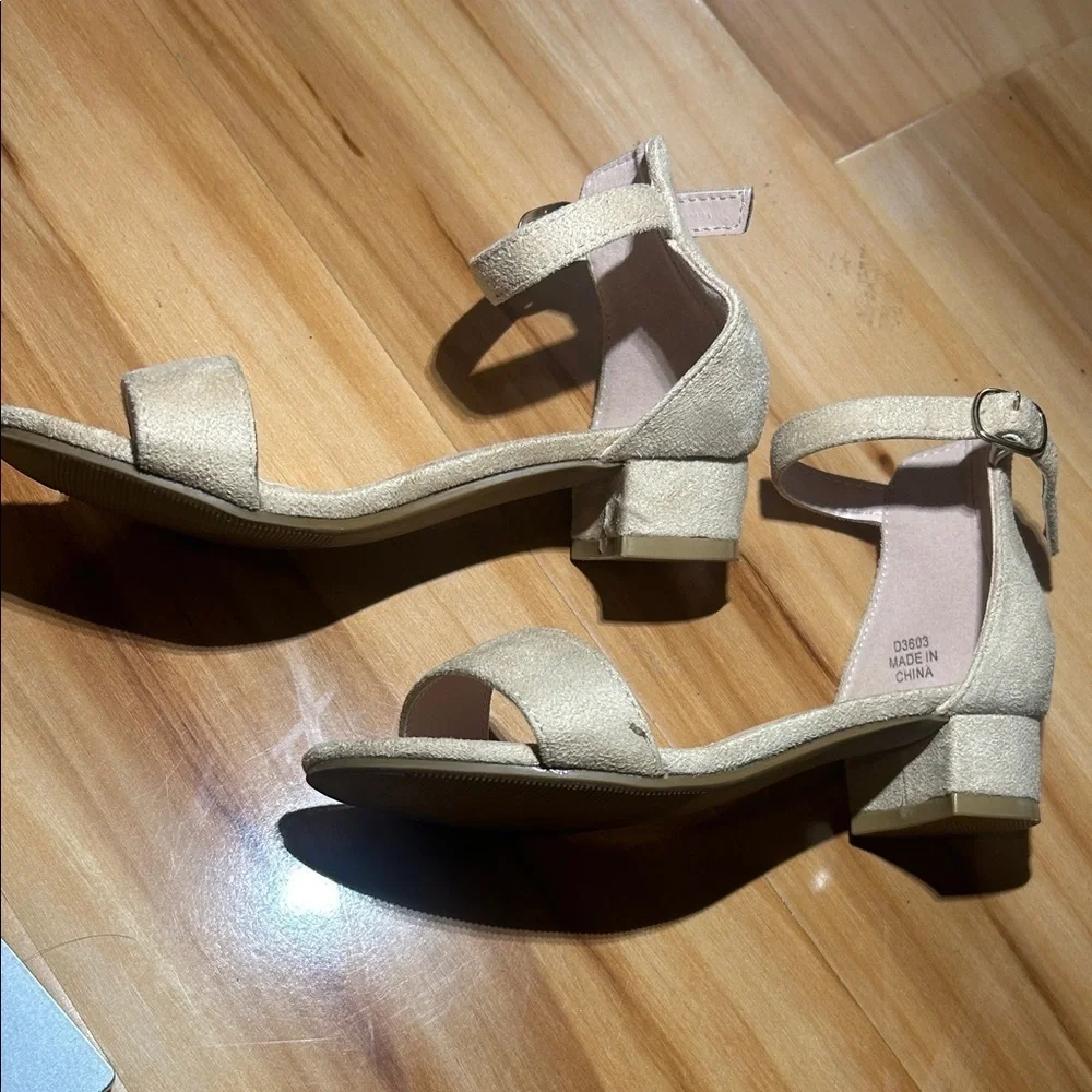 Annie Kids' Elegant Gold Dress Shoes